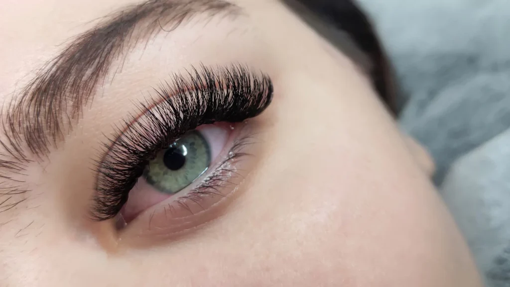 classic vs. volume lash extension