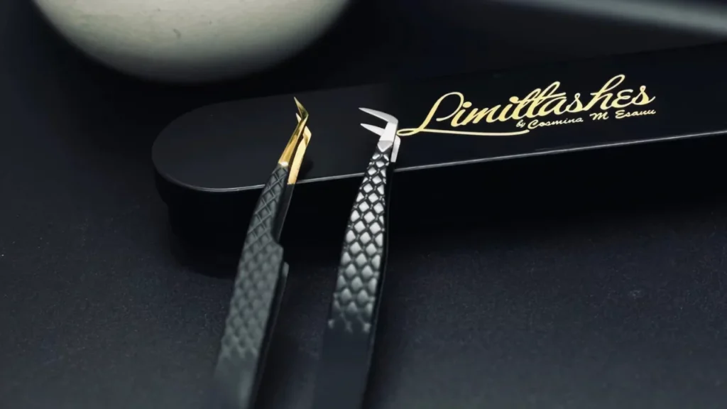 how to hold eyelash extension tweezers